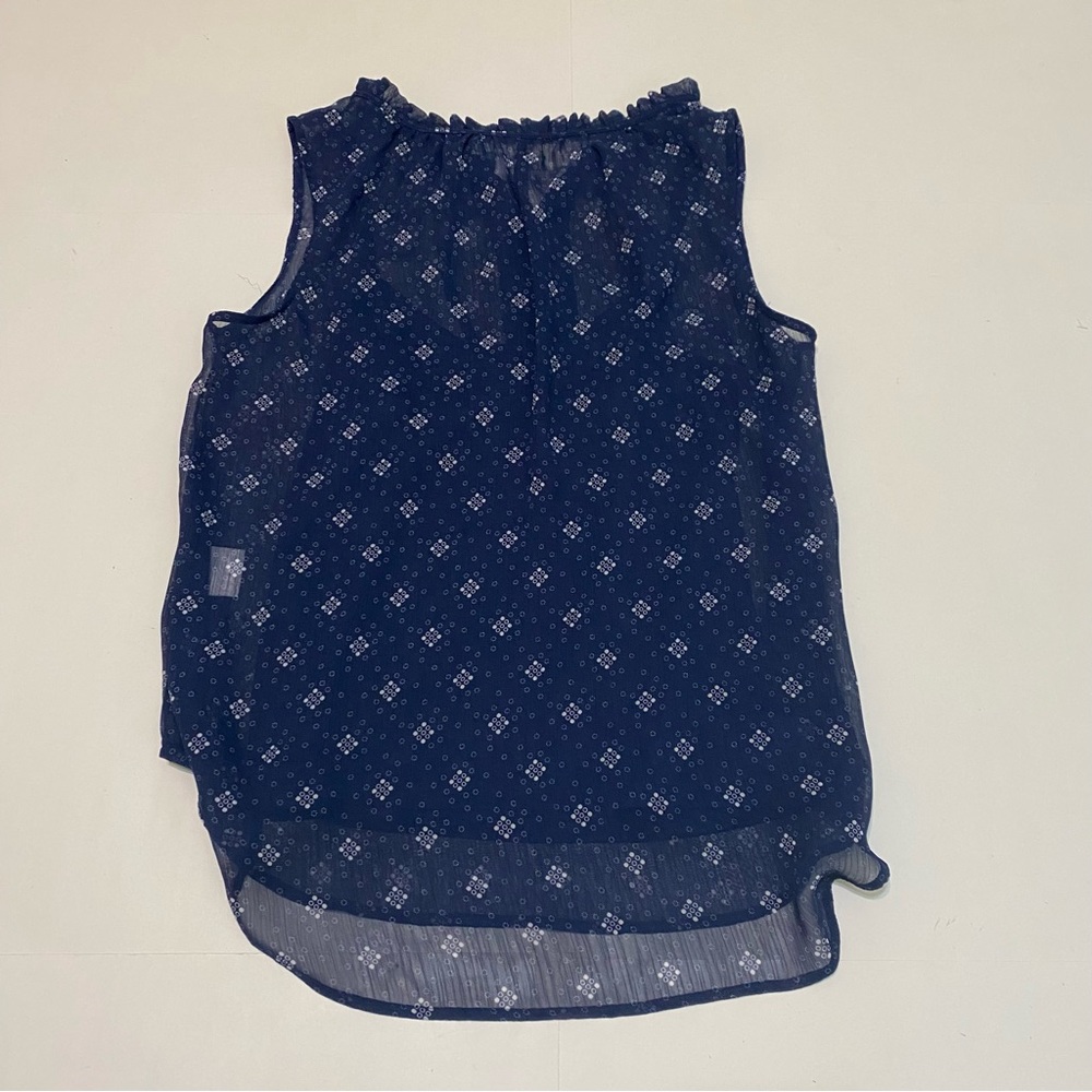 ⭐️ Liz Claiborne top. Blue and white, size small - Picture 4 of 7